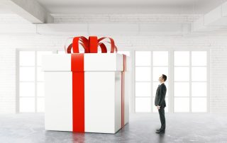 Schenking aandelen bijna vrijgestelde schenking of loon uit dienstbetrekking